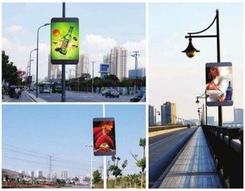 China El racimo exterior de la nube de SMD llevó la caja de luz video P5 de la publicidad de la pantalla de poste proveedor